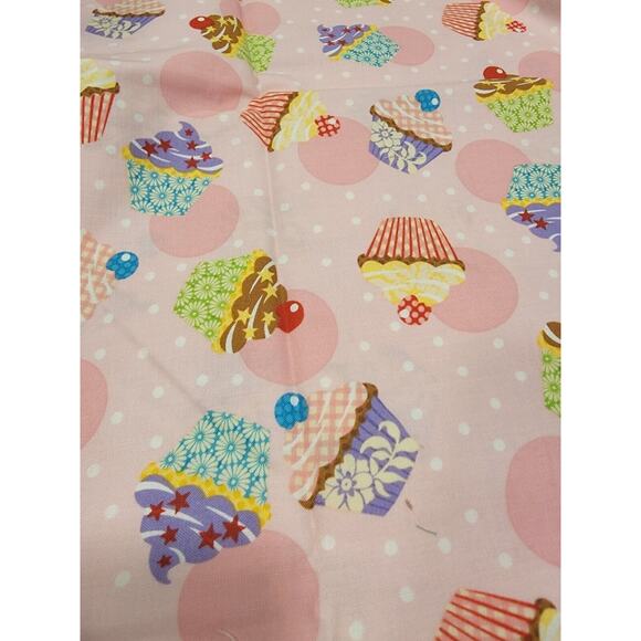 Cupcakes Cotton Fabric Traditions 1 Yard New Sewing Quitling - Picture 2 of 4